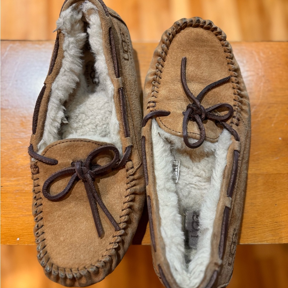 UGG Men's Dakota Sheepskin Tan Moccasins